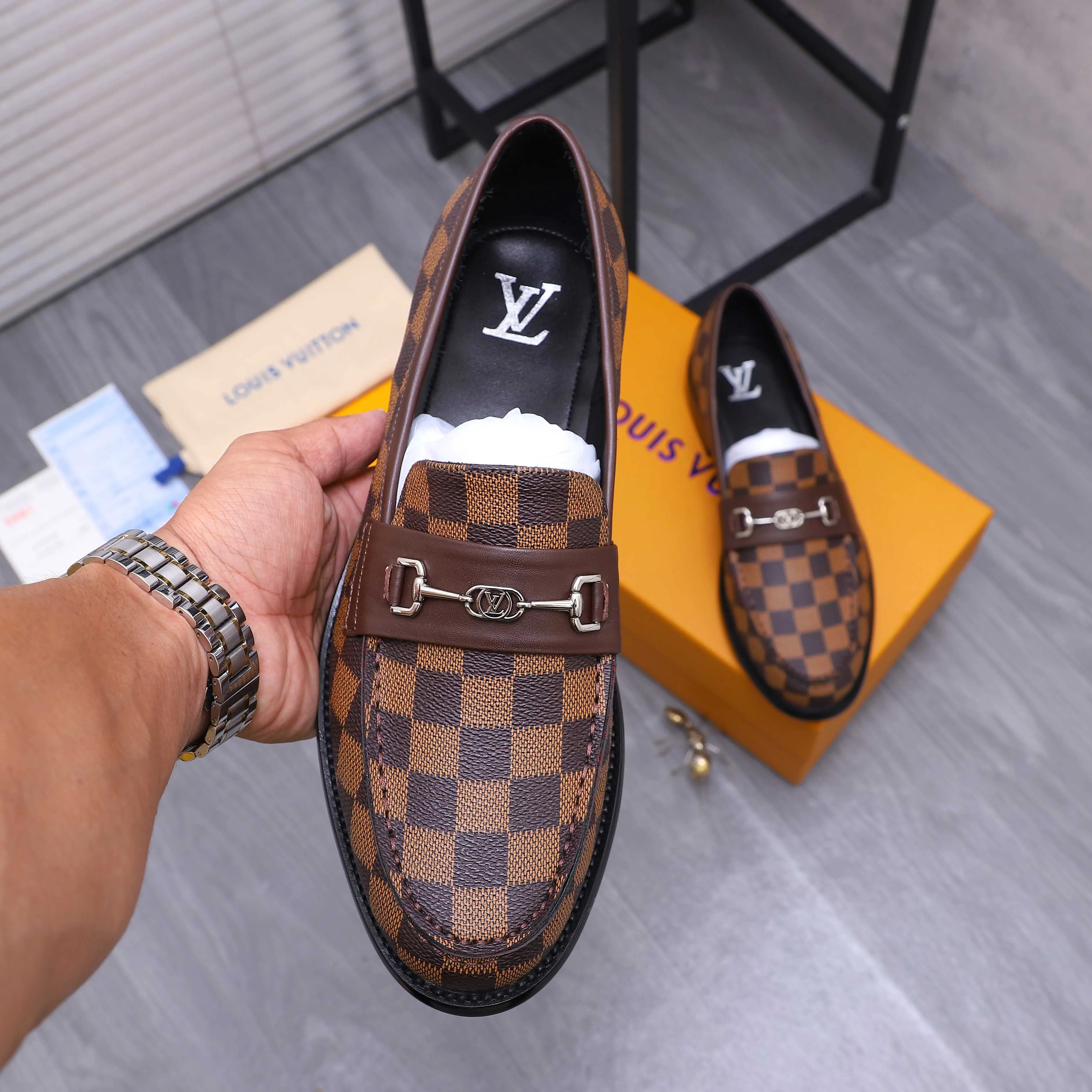Men's shoes 💰660 Product trademark: LV [Louis Vuitton] business casual slip-on leather shoes, regular size. Size: 39-44 (38.45 custom-made, non-returnable) Product materials: Selected classic plaid upper, cowhide lining, original outsole